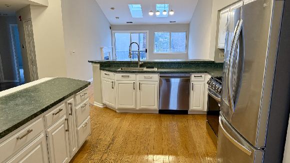 BRIGHT AND SPACIOUS TOWNHOME AVAILABLE FOR RENT