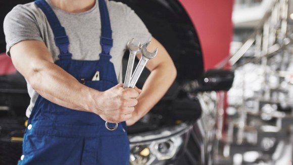 POTREBAN MEHANICAR ZA KAMIONE SA ISKUSTVOM