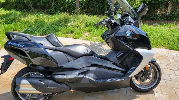 PRODAJEM BMW C 650 GT SCOOTER I HARLEY DAVIDSON V ROD