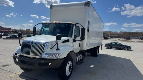 BOX TRUCK 26FT INTERNATIONAL 2020 4300 FOR SALE