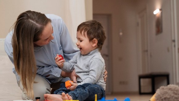 POTREBNA ZENA ZA CUVANJE MALOG DETETA U SCHAUMBURGU, IL