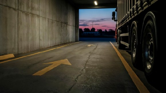 DOSTUPAN PARKING ZA KAMIONE – SAUK VILLAGE, IL