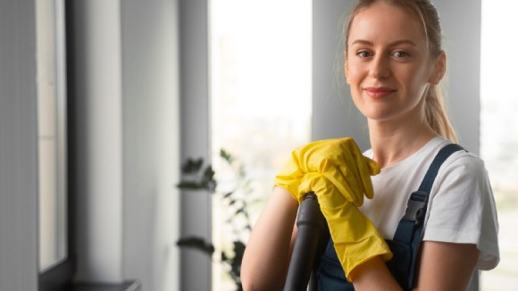 HOUSE HELPER NEEDED/POTREBNA POMOC U KUCI