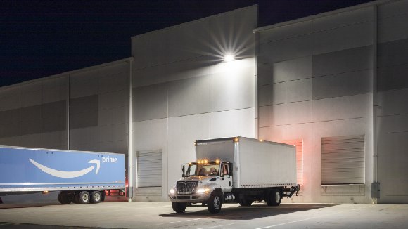 POTREBNI CARRIERI SA BOX KAMIONIMA ZA AMAZON RUTE