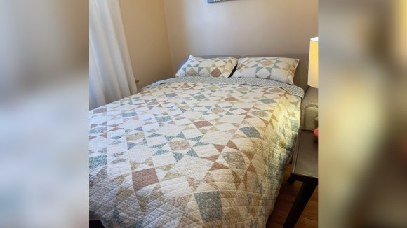 IZDAJEMO DVA KOMPLETNO NAMESTENA JEDNOSOBNA STANA