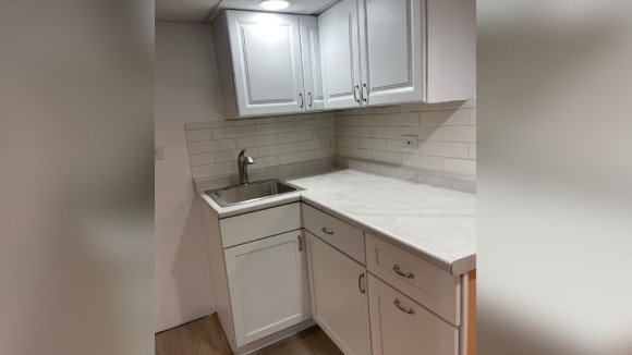 IZDAJEMO DVA KOMPLETNO NAMESTENA JEDNOSOBNA STANA