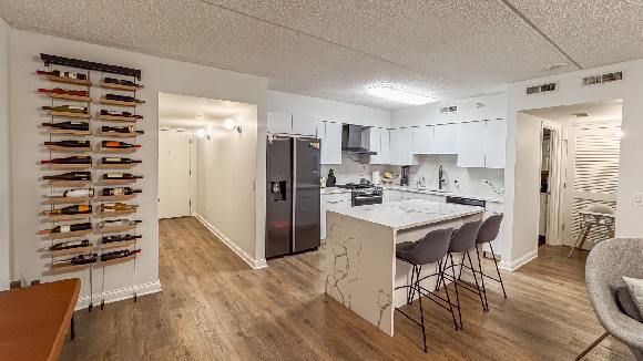 IZDAJE SE POTPUNO RENOVIRAN NENAMESTEN JEDNOSOBAN STAN U DES PLAINES-U