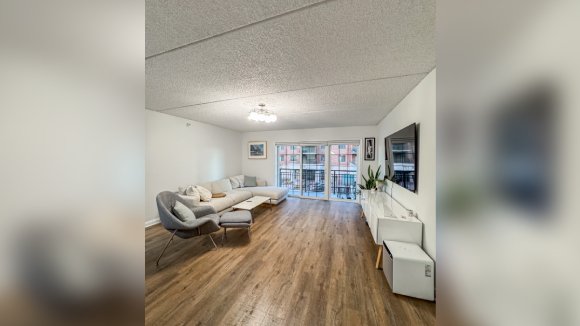 IZDAJE SE POTPUNO RENOVIRAN NENAMESTEN JEDNOSOBAN STAN U DES PLAINES-U