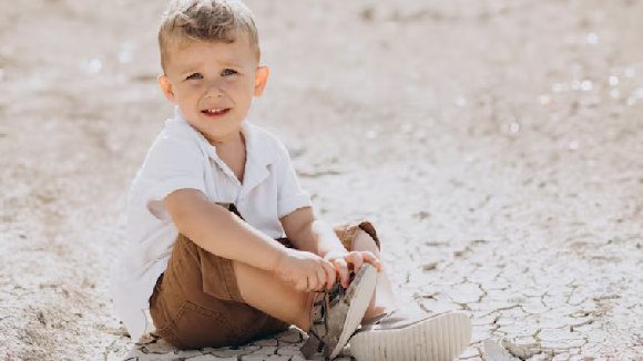 POTREBNA DADILJA ZA CUVANJE DVOGODISNJEG DECAKA