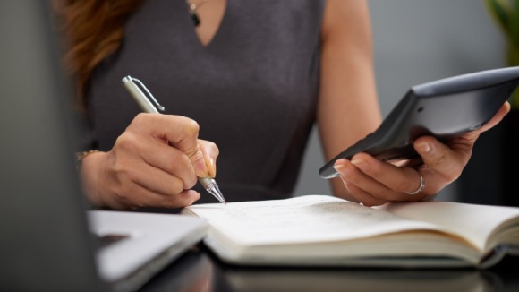 EXPERIENCED ACCOUNTANT LOOKING FOR A JOB