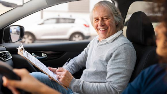 BRACNI PAR IZ OKOLINE NAPERVILLE-A TRAZI FULL TIME ILI PART TIME POSAO