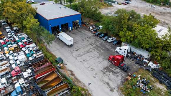 FOR LEASE – TRUCK REPAIR FACILITY & TRUCK PARKING – MARKHAM, IL
