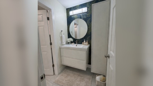 IZDAJE SE POTPUNO RENOVIRAN STAN U STRATFORD GREEN-U, WILLOWBROOK, IL