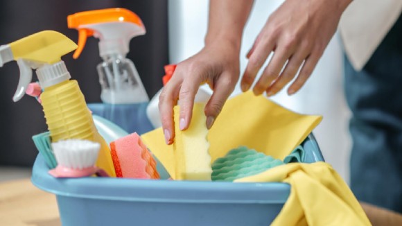 NUDIM USLUGU CISCENJA/KUVANJA I POMOC U KUCI