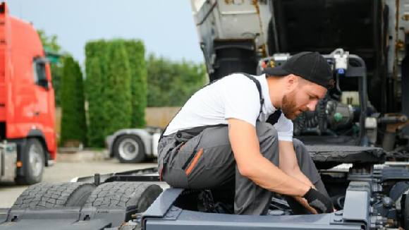 TRAZIMO MEHANICARA ZA KAMIONE I PRIKOLICE