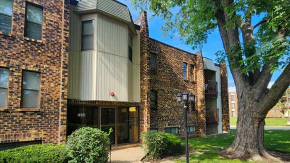 FULLY RENOVATED 2 BED/1 BATH – MOVE-IN READY