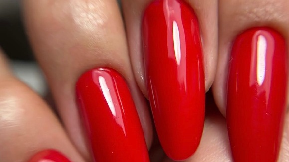 POTREBNA TEHNICARKA ZA NOKTE – POSAO ODMAH (50% + TIPS)