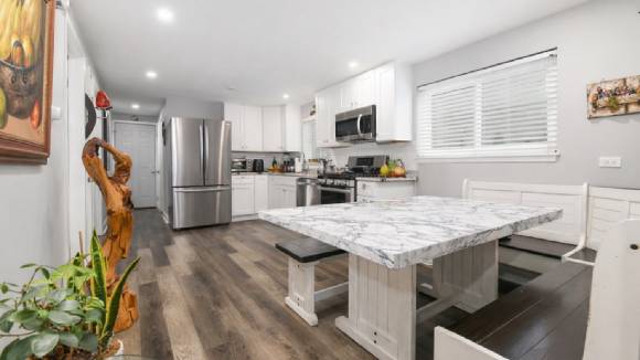 RENOVIRAN DVOSOBAN STAN ZA IZDAVANJE U RIVER GROVE, IL