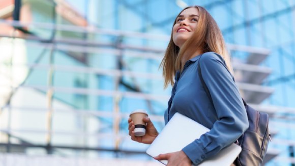 POTREBAN POSAO BEBISITERA ILI NEGOVATELJA