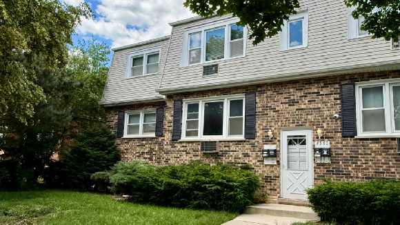 2 BR 1 BATH FOR RENT IN BROOKFIELD, IL