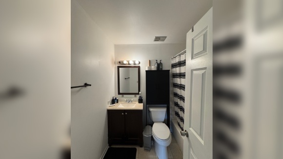 IZDAJE SE TOWNHOUSE SA OGRADJENIM DVORISTEM U DOWNERS GROVE-U, IL