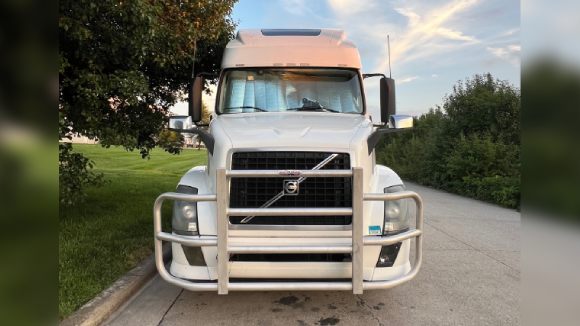 NA PRODAJU KAMION MARKE VOLVO VNL 670